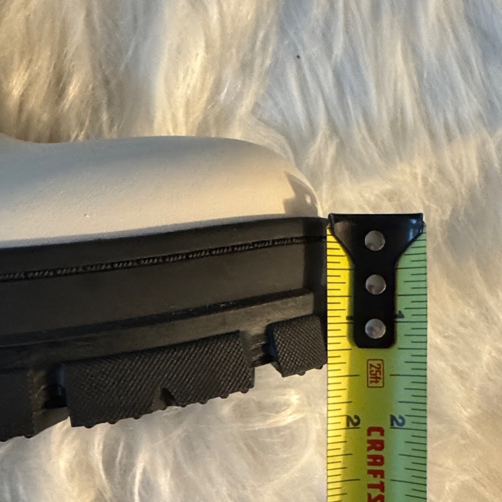 NWOT UGG Ashton Chelsea Ankle Boots Off White/Black size 10 - Picture 11 of 11